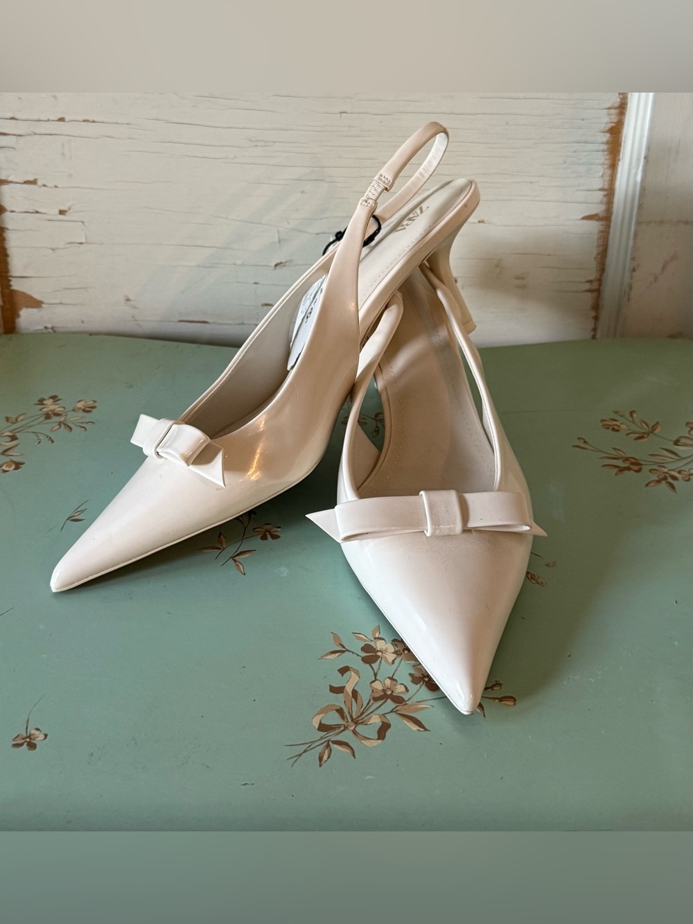 NEW! Zara Sling Back, Ivory/Cream, Faux Patent Leather,Kitten Heels,Bow Trim, 9 - Picture 3 of 9